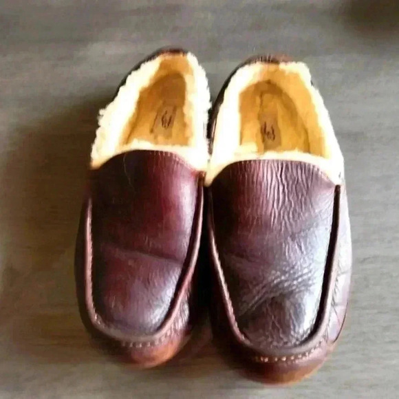 UGGS Full Grain Asscot Leather Slippers - Picture 1 of 5